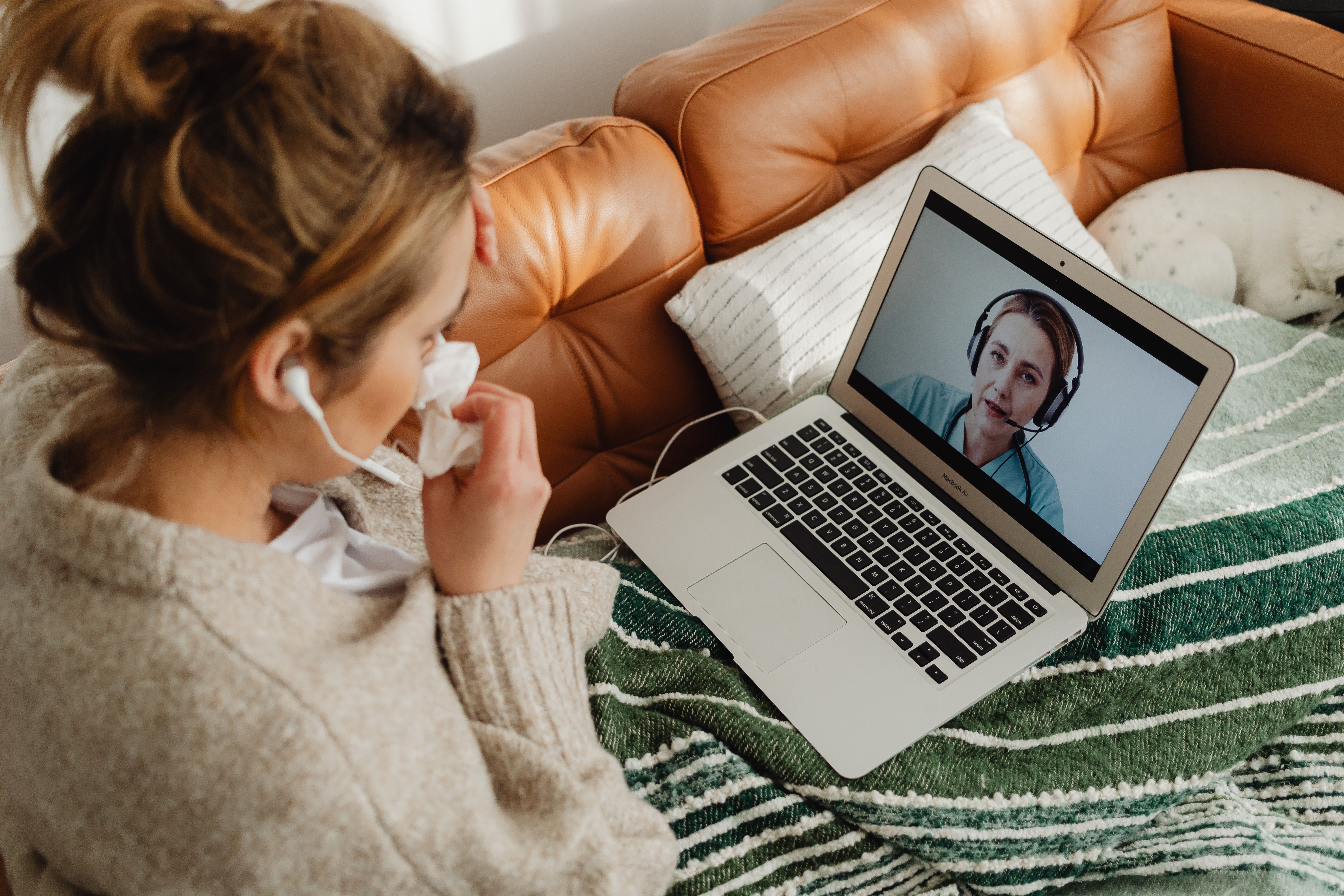 Patient at home on a video follow-up